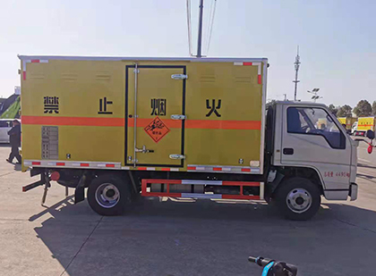 云城爆破器材运输车技术升级与安全合规新趋势